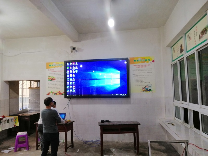 華邦瀛觸摸式液晶拼接屏入駐云南中心小學(xué)，把“視界”帶進(jìn)校園食堂